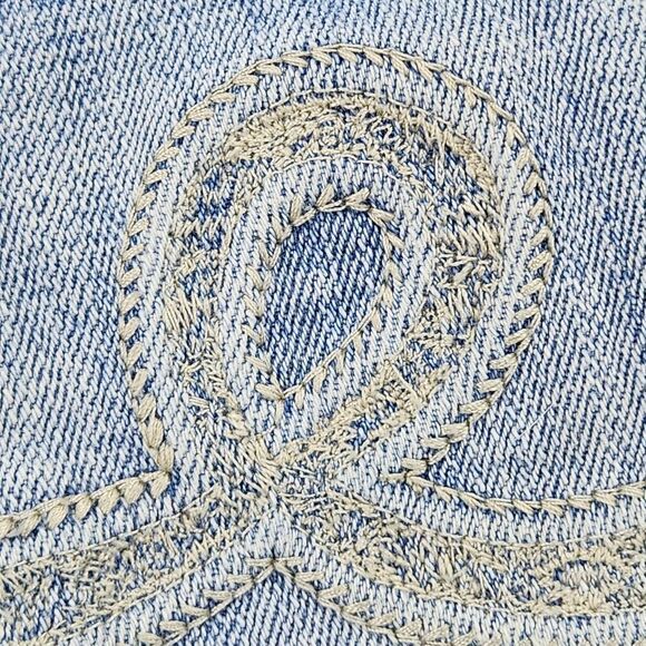 ☔️🔸️Seven7 Light Blue Denim Embroidered Pocket Shorts Size 4/27 - Picture 7 of 9
